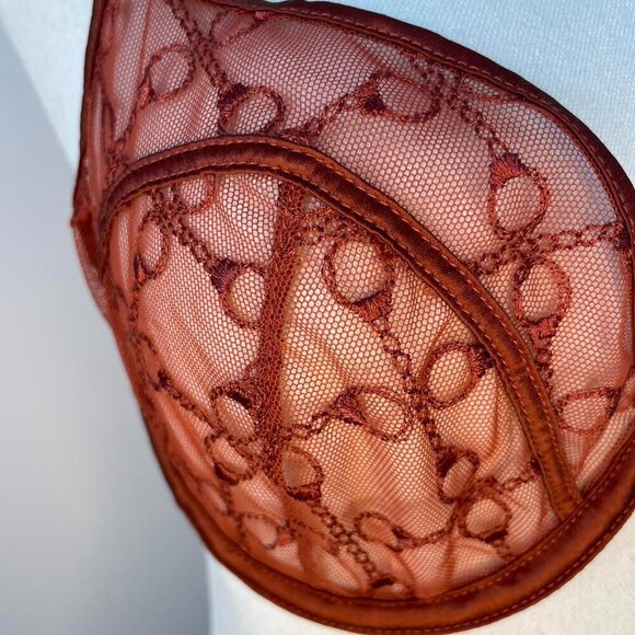 Kiki De Montparnasse Handcuff Demi Bralette Burgundy Women’s Size 34B - Picture 3 of 5